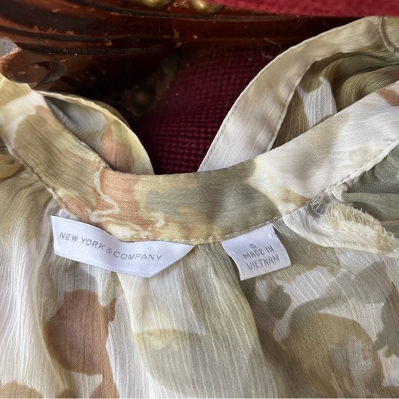 New York & Company Blouse - Picture 5 of 5